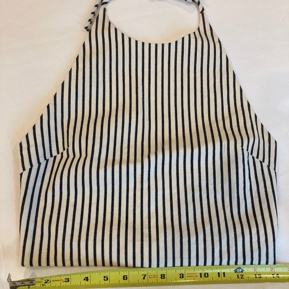 Alice & Olivia cropped halter - Picture 6 of 10